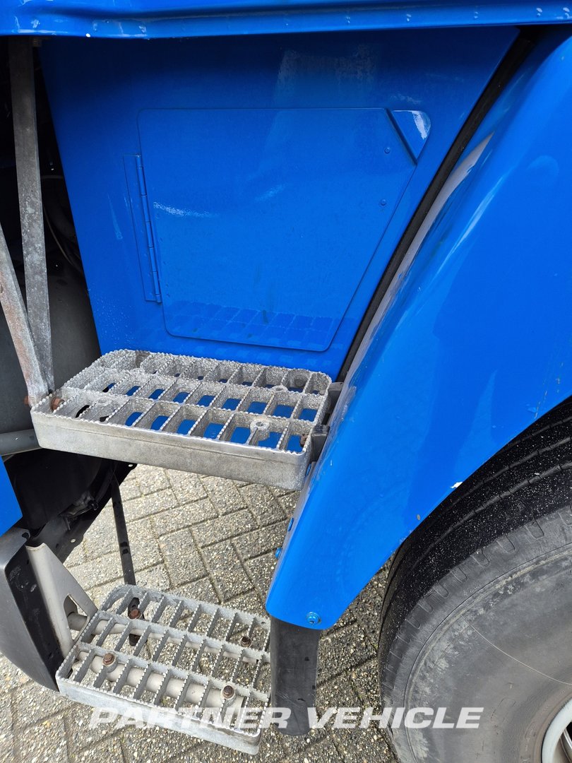 frontLeft : Volvo F10 Trækker