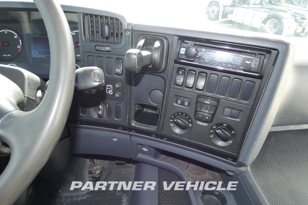 frontLeft : Scania G420 Trekkvogn