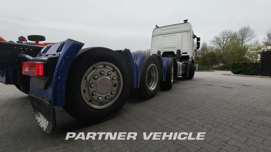 frontLeft : Scania P450 Camión chasis