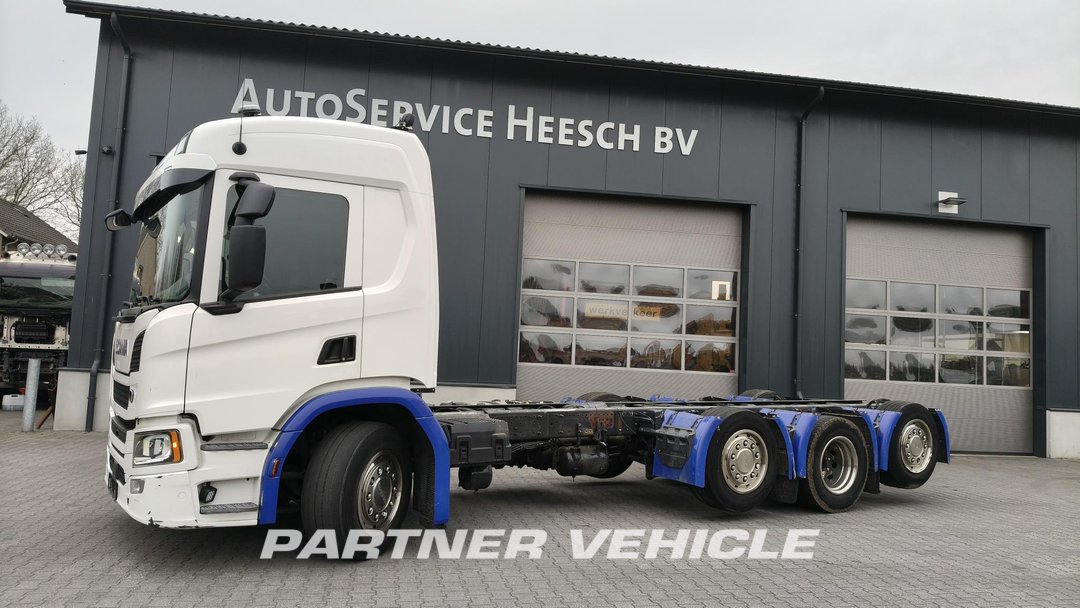 frontLeft : Scania P450 Camión chasis