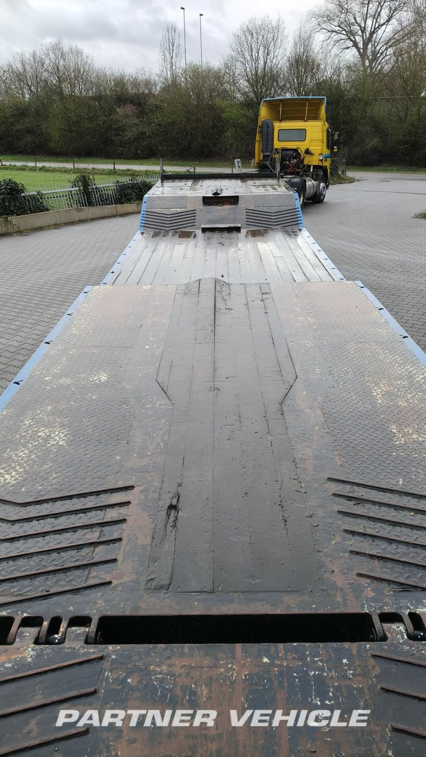 frontLeft : Jumbo  Semi Deeploader Semi Trailer