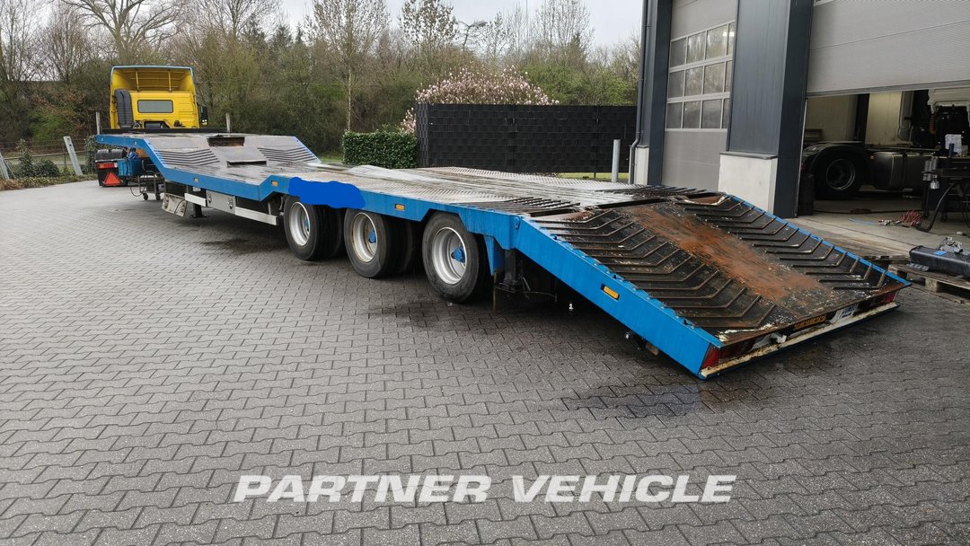 frontLeft : Jumbo  Semi Deeploader Semi Trailer