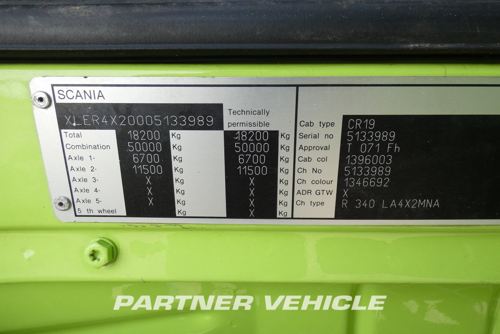frontLeft : Scania R340 tegljač