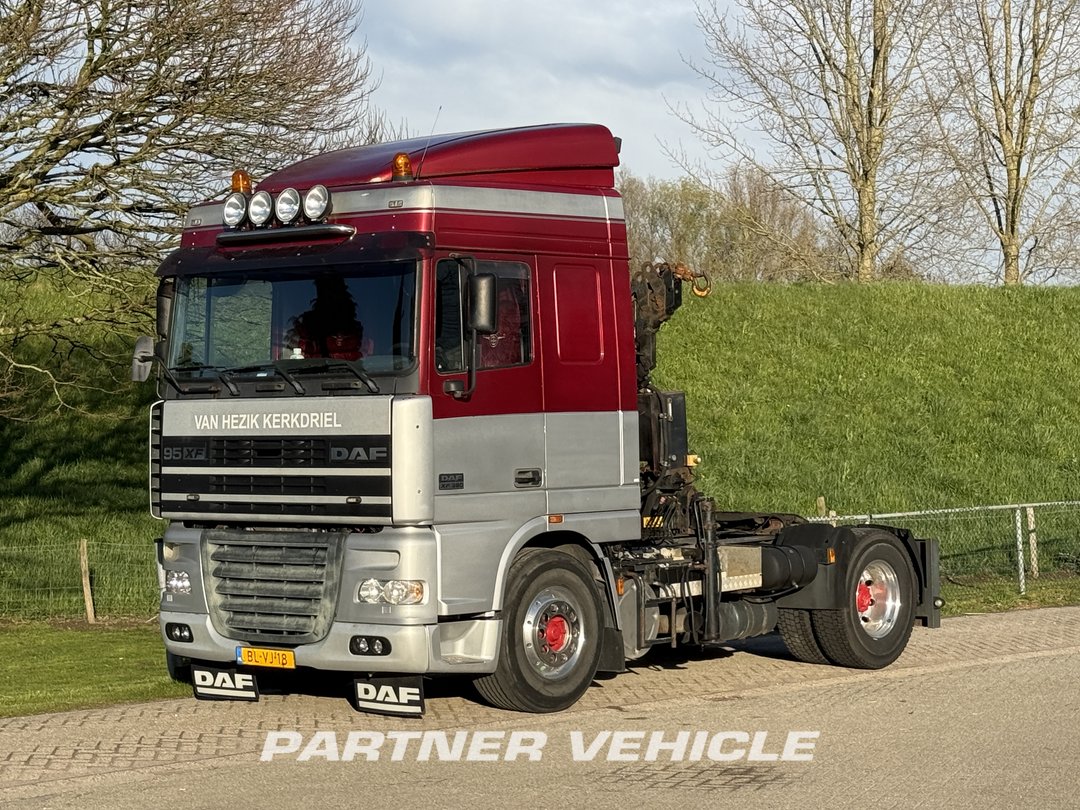 frontLeft : DAF XF95.380 Trækker