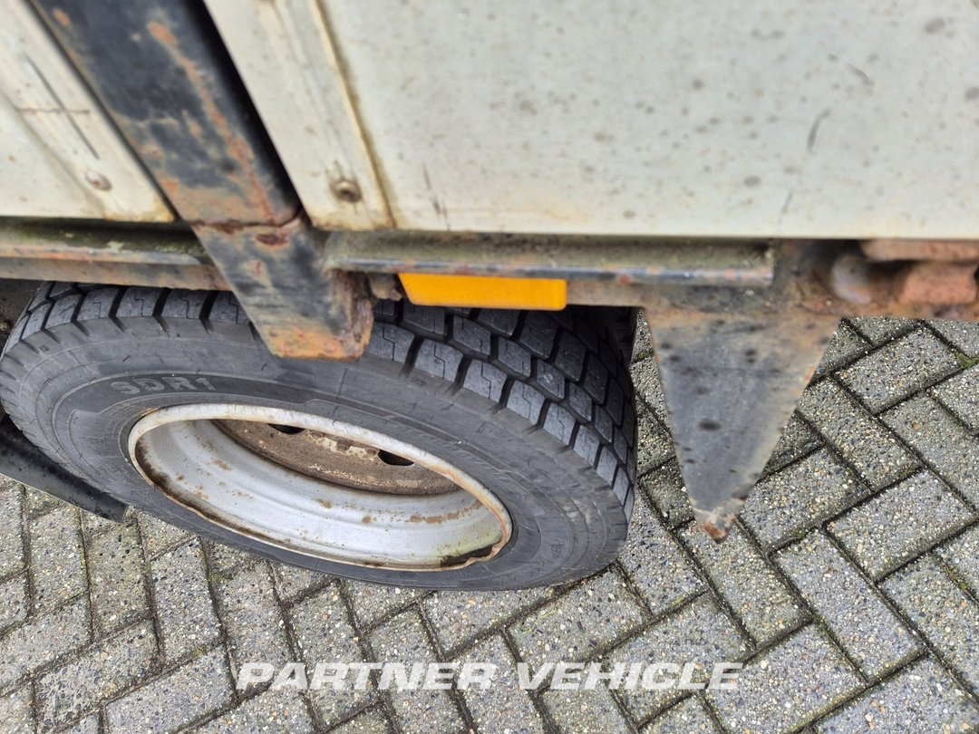 frontLeft : Mercedes  Dropside camion