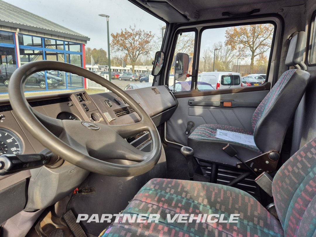 frontLeft : Mercedes  Dropside camion