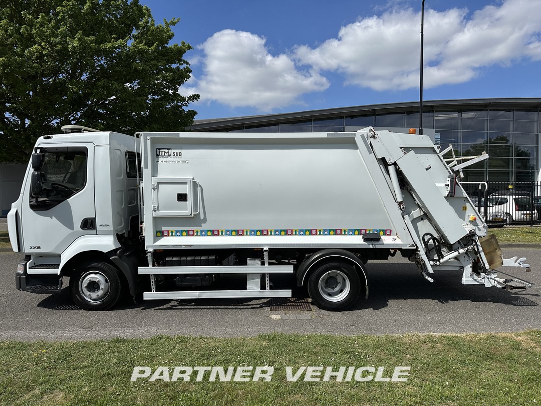 frontLeft : Renault Midlum 220 Roska-auto