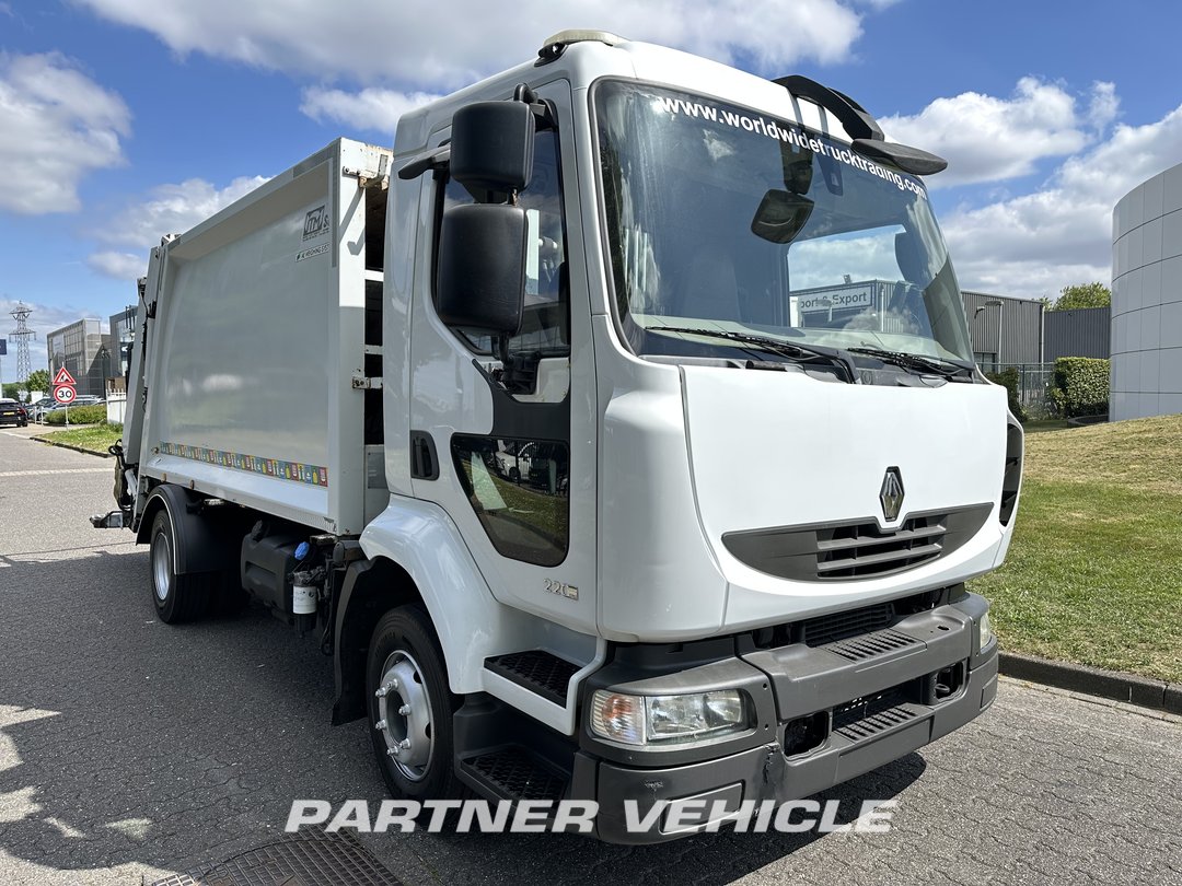 frontLeft : Renault Midlum 220 Roska-auto