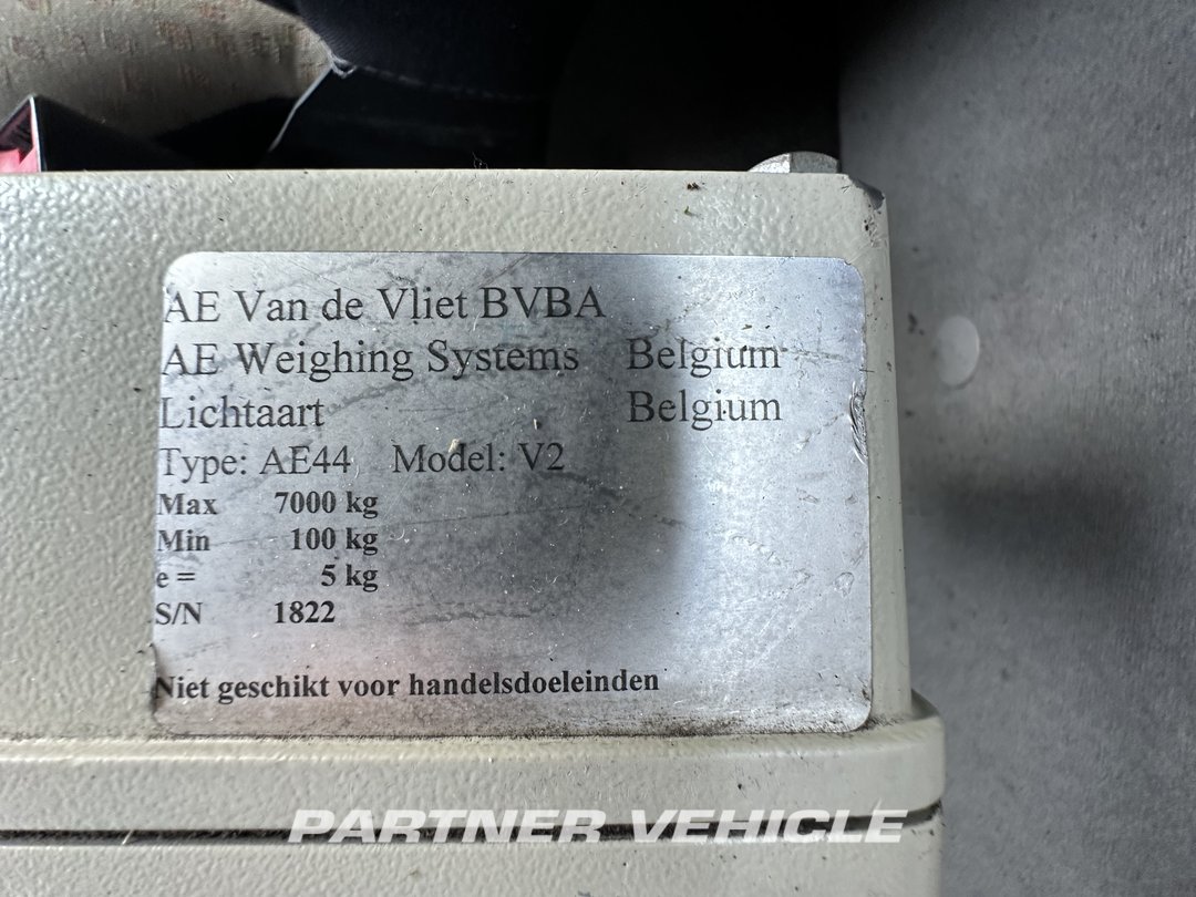frontLeft : Renault Midlum 220 Roska-auto
