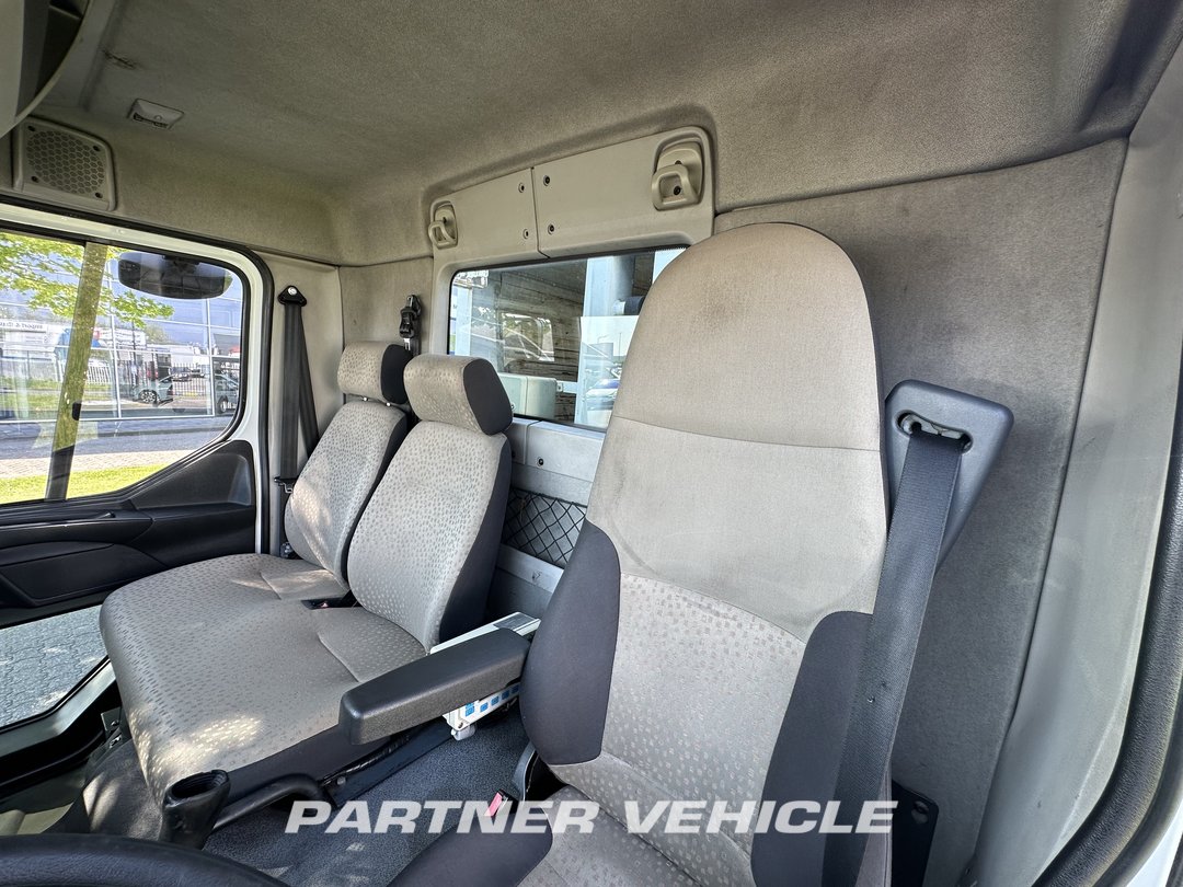 frontLeft : Renault Midlum 220 Roska-auto
