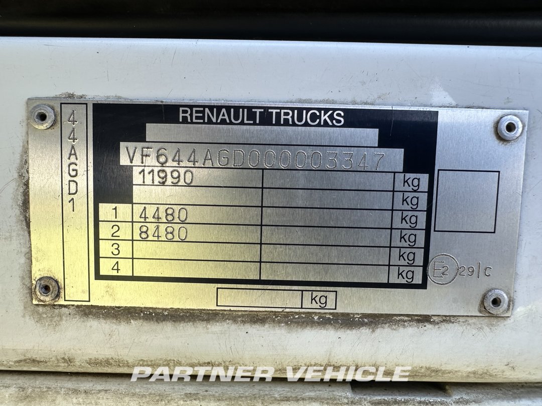 frontLeft : Renault Midlum 220 Roska-auto
