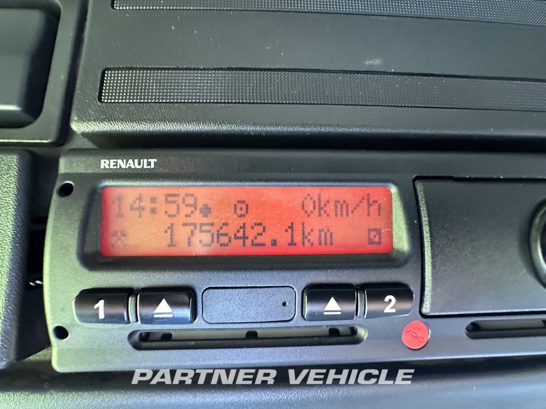 frontLeft : Renault Midlum 220 Roska-auto