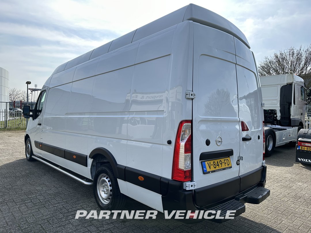 frontLeft : Opel Movano 140PK Kastenwagen