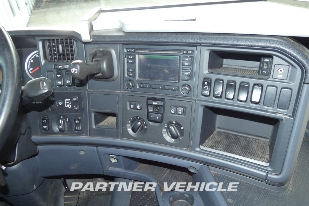 frontLeft : Scania G410 Тягач