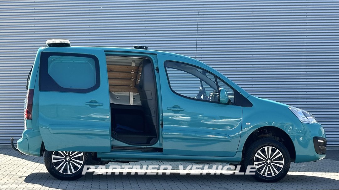frontLeft : Peugeot  Minibussar skåpbilar