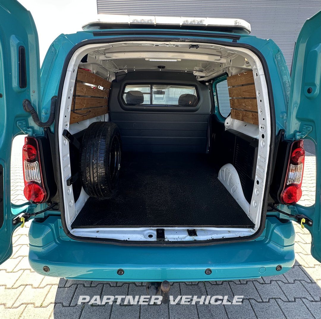 frontLeft : Peugeot  Minibussar skåpbilar