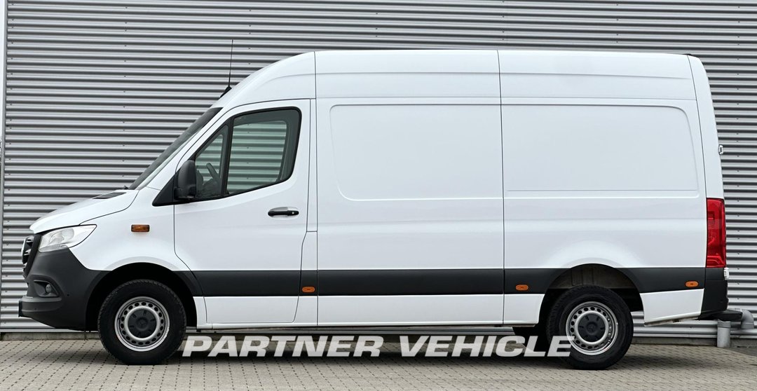 frontLeft : Mercedes Sprinter 317 CDI Gesloten bestelwagen