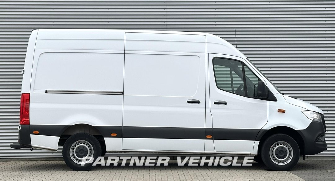 frontLeft : Mercedes Sprinter 317 CDI Gesloten bestelwagen
