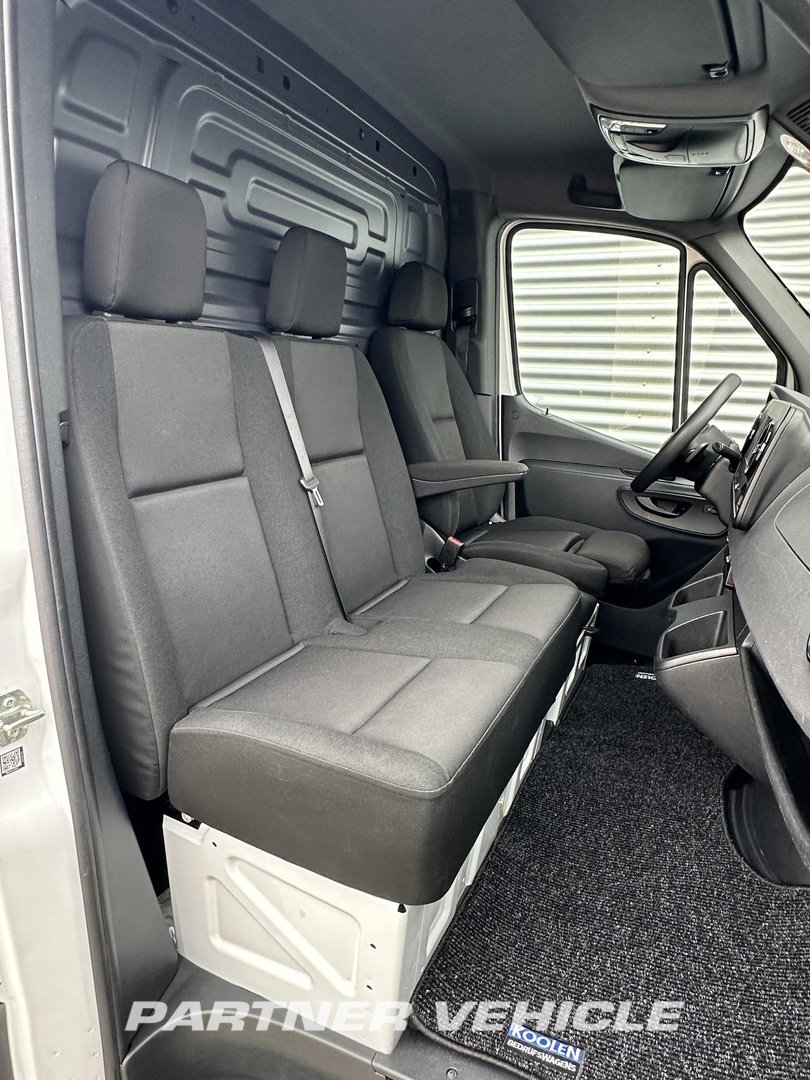 frontLeft : Mercedes Sprinter 317 CDI Gesloten bestelwagen