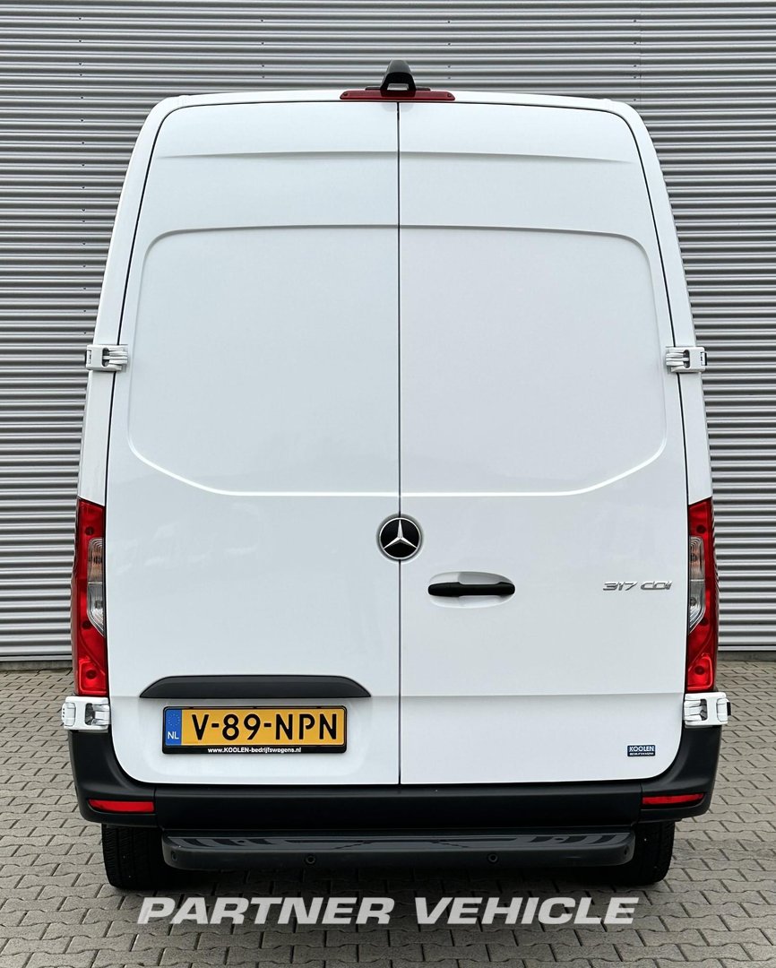 frontLeft : Mercedes Sprinter 317 CDI Gesloten bestelwagen