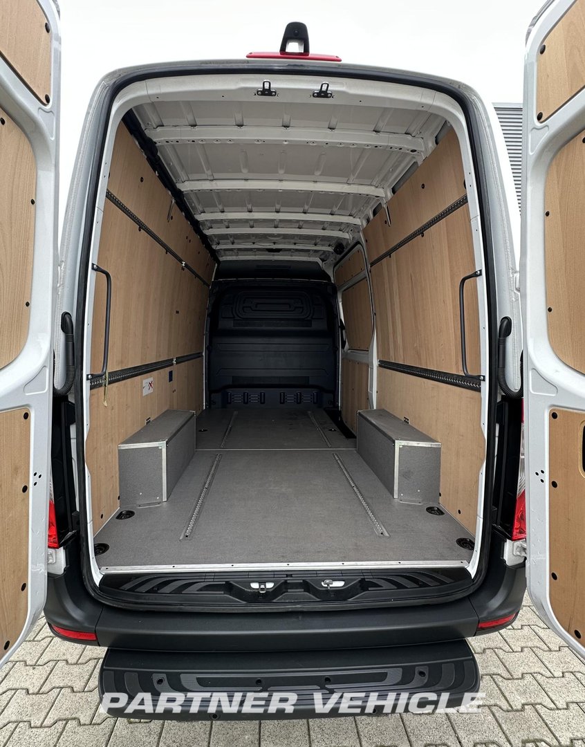 frontLeft : Mercedes Sprinter 317 CDI Gesloten bestelwagen