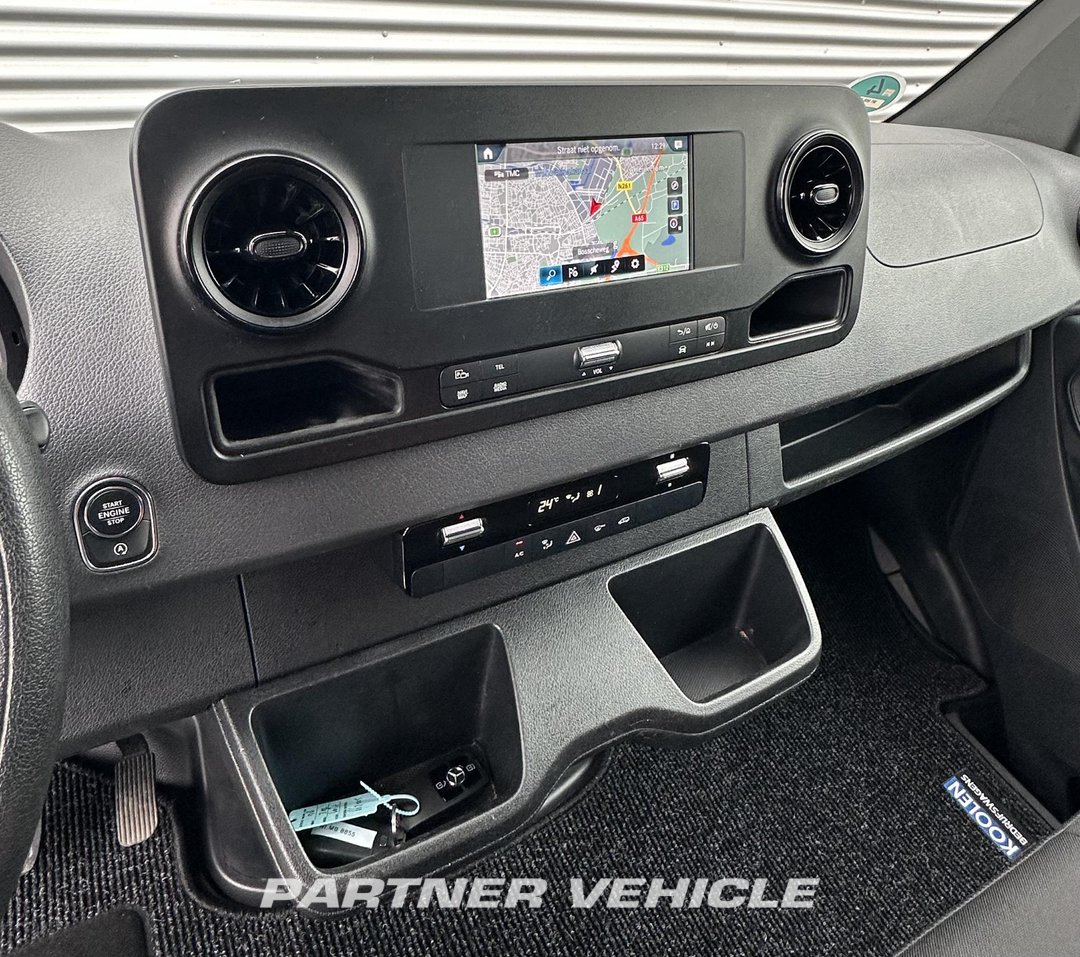 frontLeft : Mercedes Sprinter 317 CDI Gesloten bestelwagen