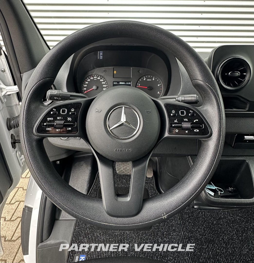 frontLeft : Mercedes Sprinter 317 CDI Gesloten bestelwagen