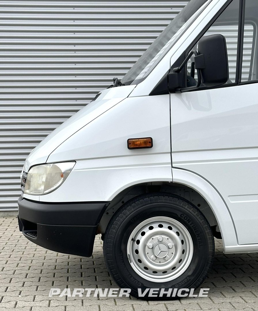 frontLeft : Mercedes 208 CDI Podwozie