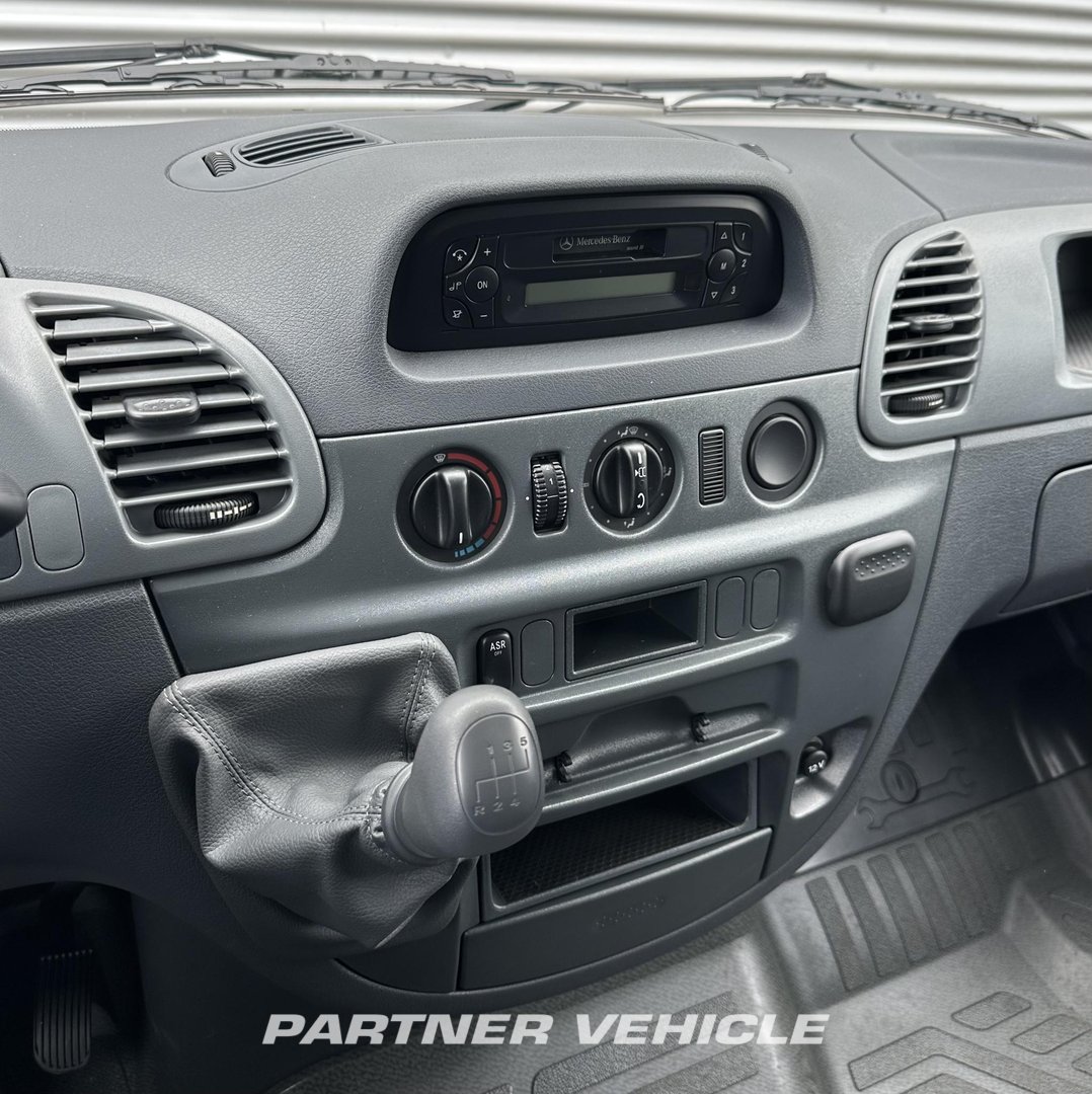 frontLeft : Mercedes 208 CDI Podwozie