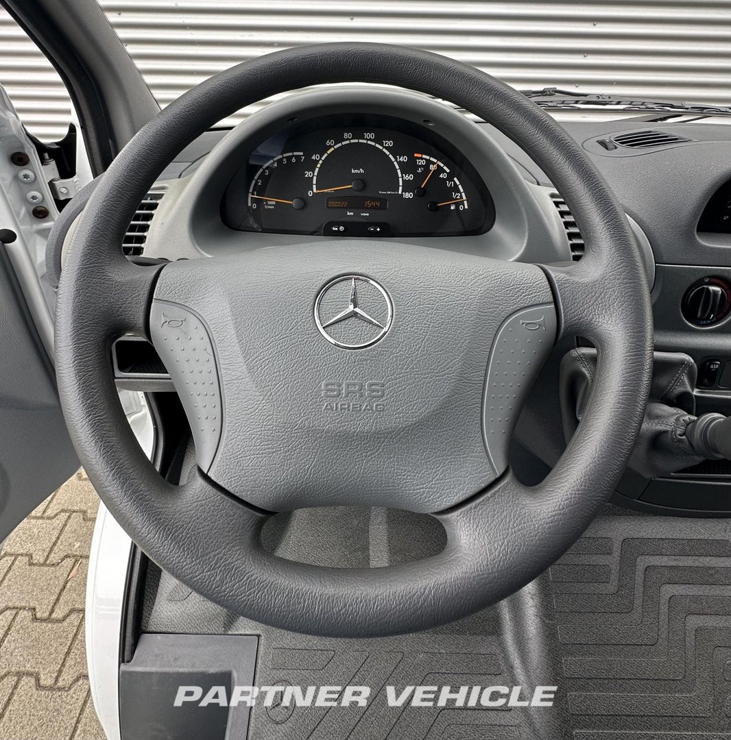 frontLeft : Mercedes 208 CDI Podwozie