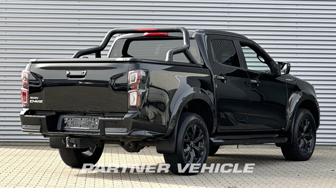 frontLeft : Isuzu  Pick-up