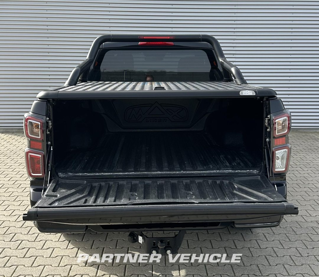 frontLeft : Isuzu  Pick-up