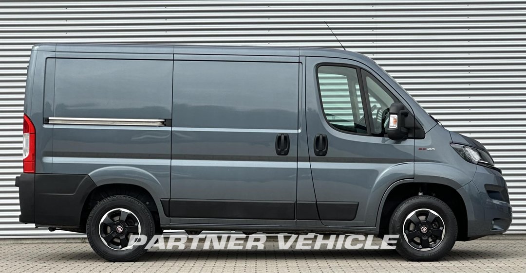 frontLeft : Fiat Ducato 120PK Suljettu pakettiauto