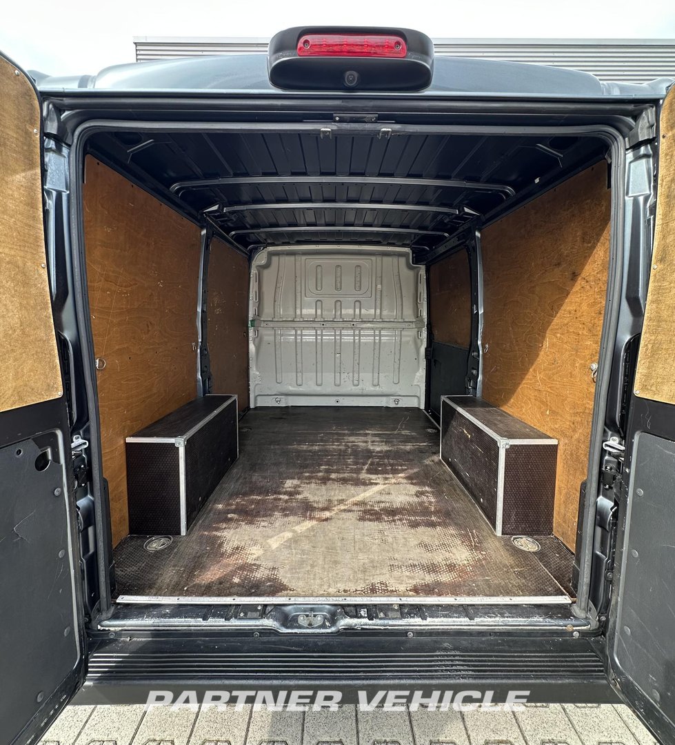frontLeft : Fiat Ducato 120PK Suljettu pakettiauto