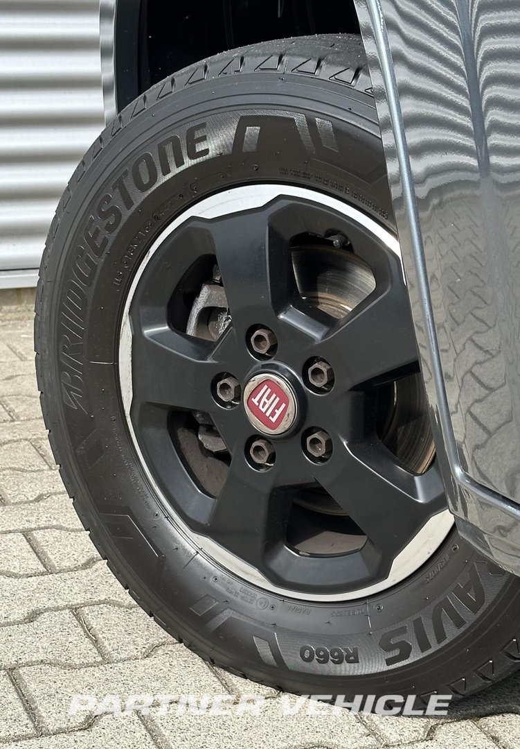 frontLeft : Fiat Ducato 120PK Suljettu pakettiauto