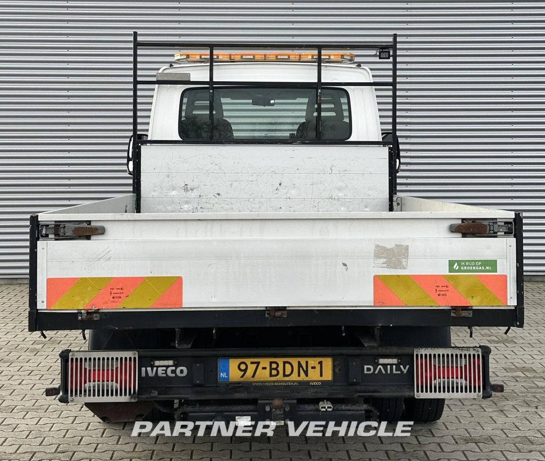 frontLeft : Iveco  شاحنات مسطحة
