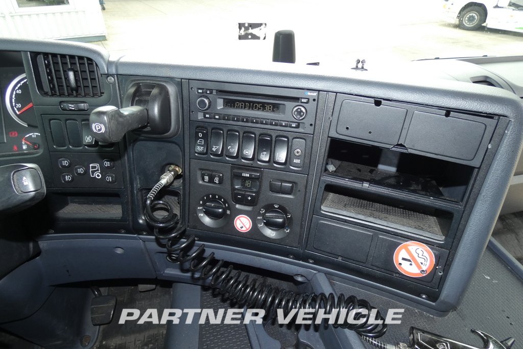 frontLeft : Scania G320 Trekkvogn