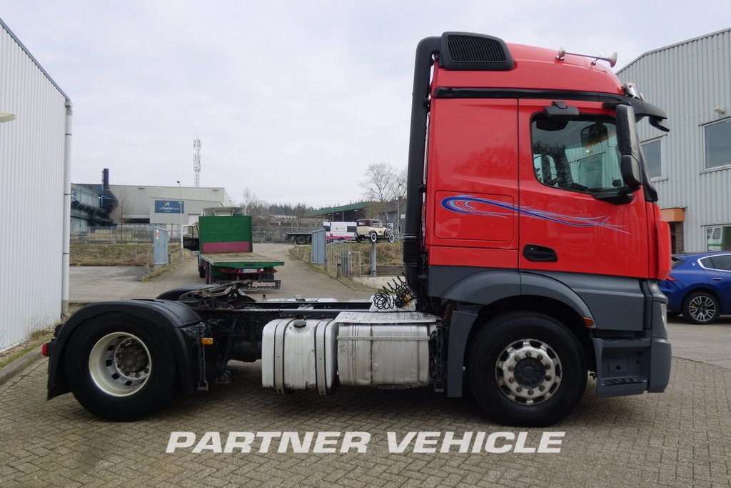 frontLeft : Mercedes Actros 1851 Tractor