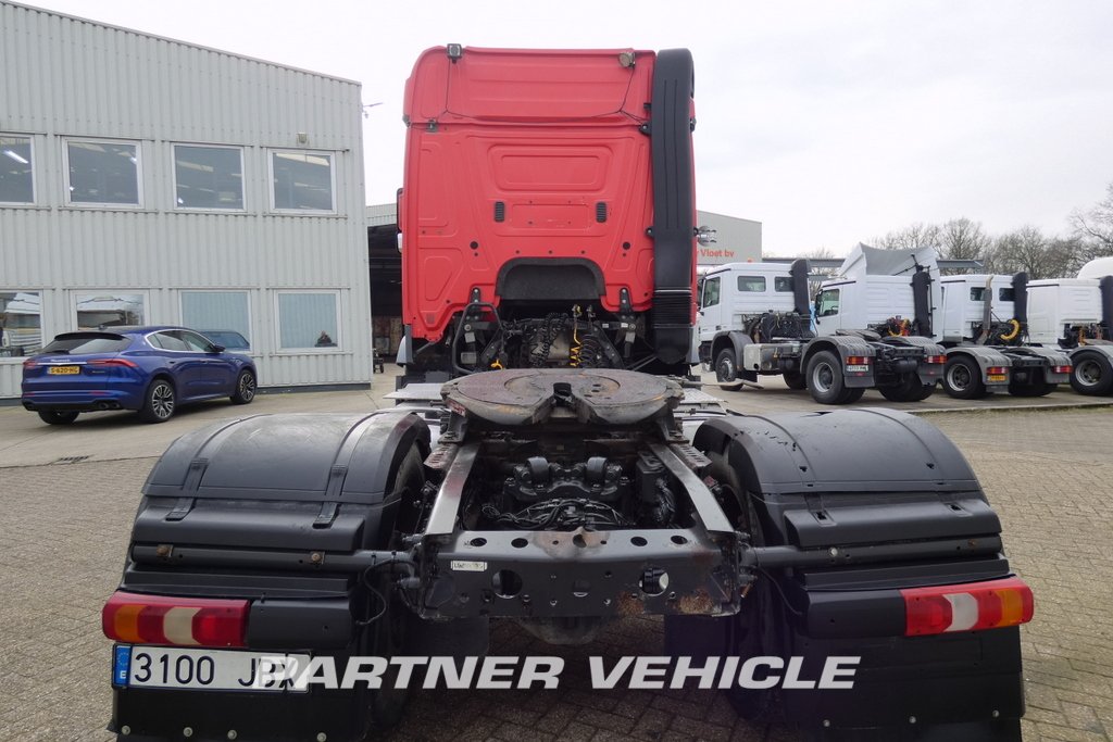 frontLeft : Mercedes Actros 1851 Tractor