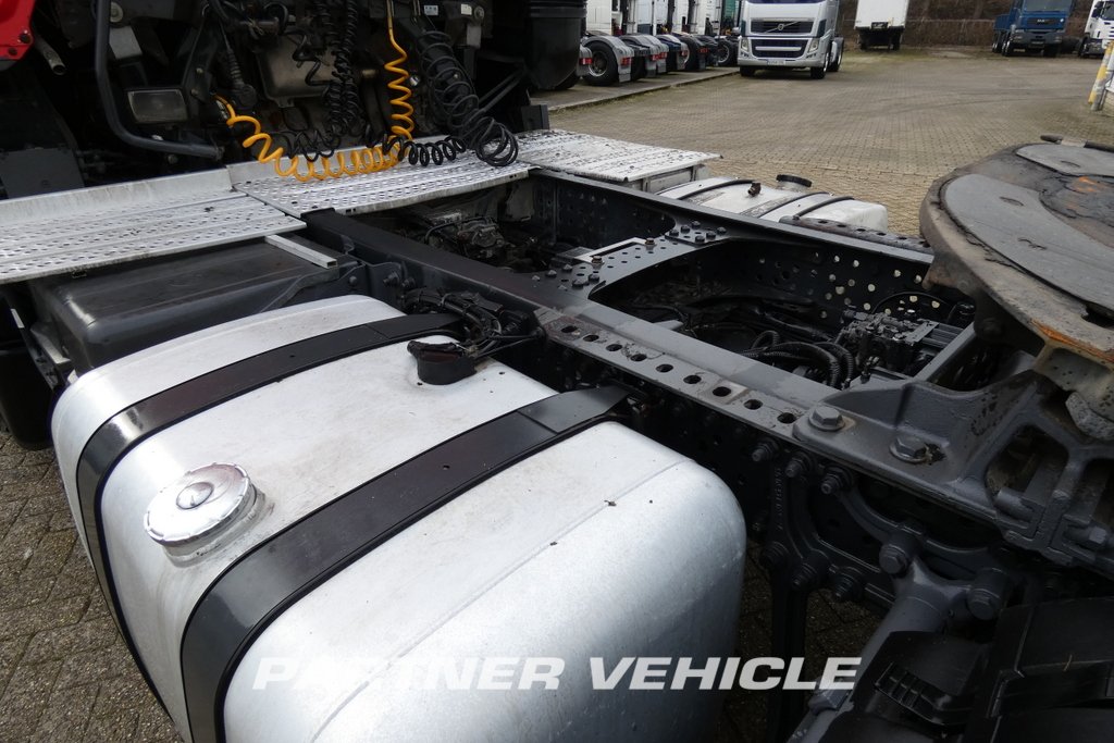 frontLeft : Mercedes Actros 1851 Tractor
