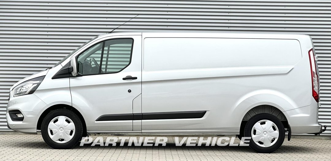 frontLeft : Ford Transit Custom  130PK Furgão