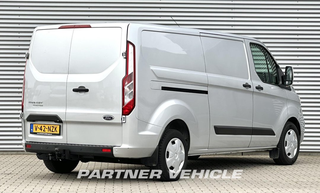 frontLeft : Ford Transit Custom  130PK Furgão