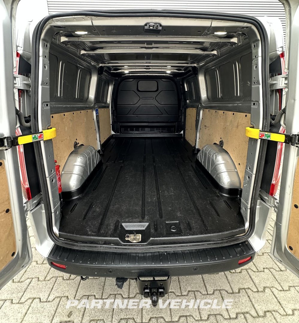 frontLeft : Ford Transit Custom  130PK Furgão