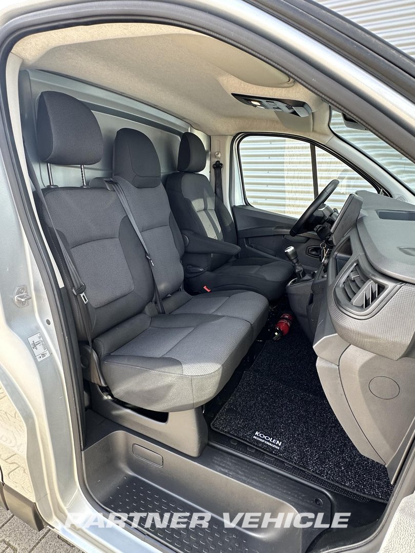 frontLeft : Renault Trafic 130pk Fourgon utilitaire