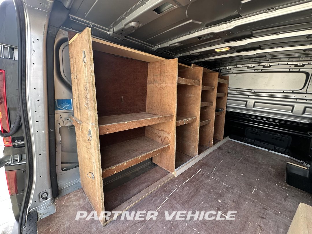 frontLeft : Renault Trafic 130pk Fourgon utilitaire