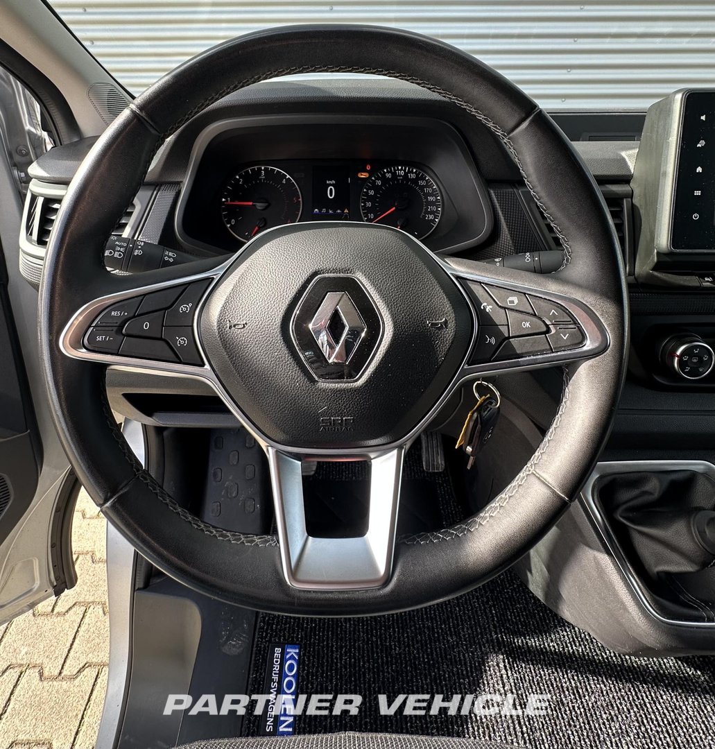 frontLeft : Renault Trafic 130pk Fourgon utilitaire