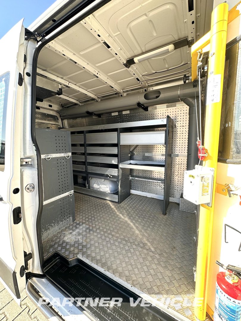 frontLeft : Volkswagen Crafter 140pk Kastenwagen