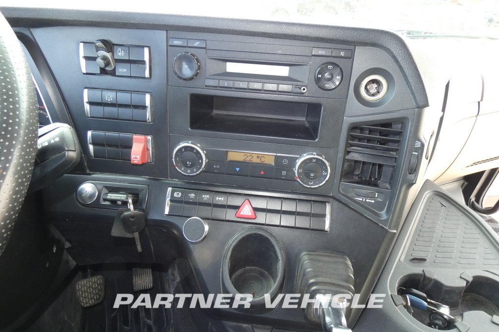 frontLeft : Mercedes Actros 1845 Cap tractor
