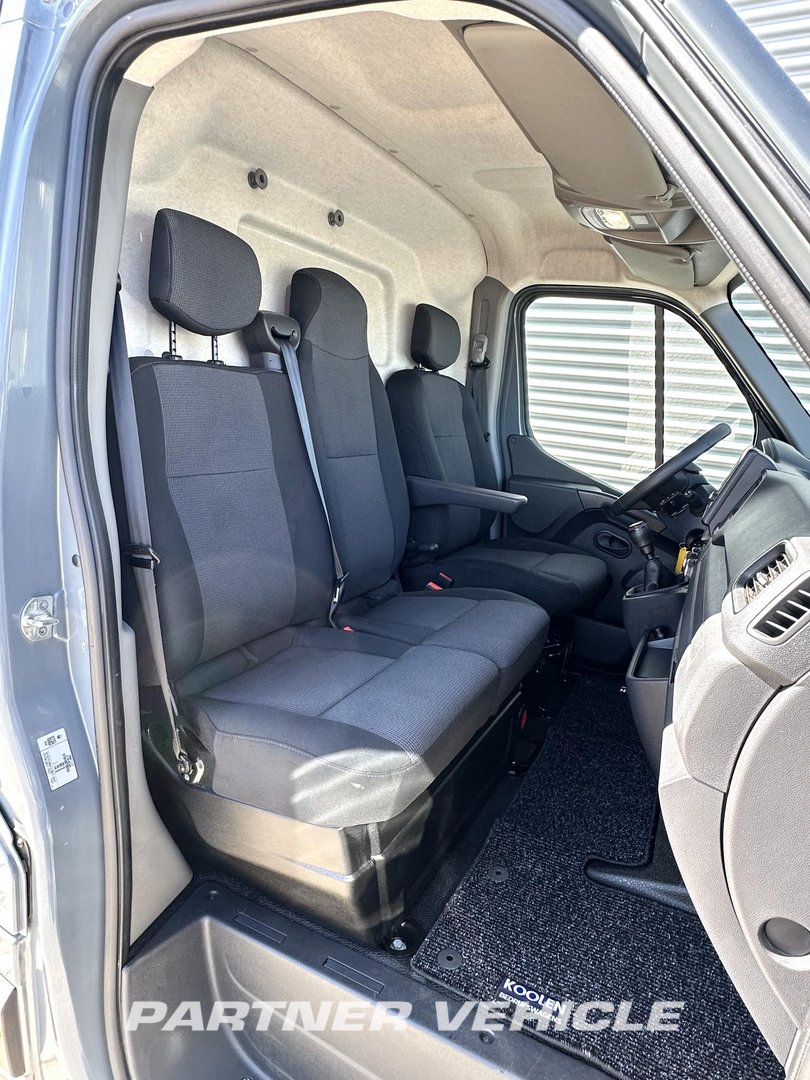 frontLeft : Renault Master 180PK Gesloten bestelwagen