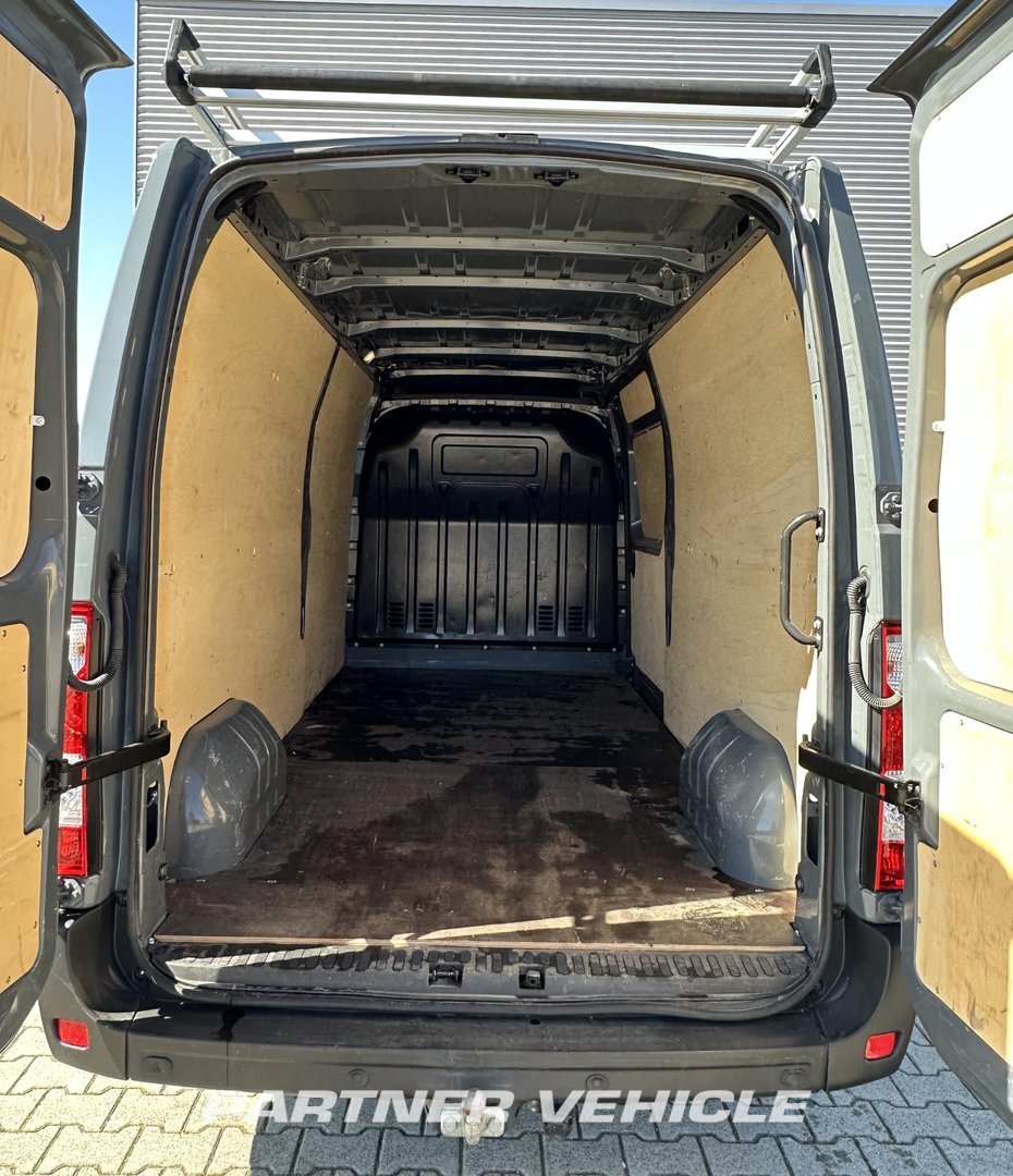 frontLeft : Renault Master 180PK Gesloten bestelwagen